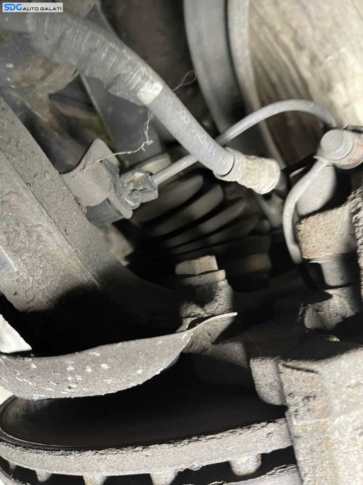 Fuzeta cu Rulment Roata Stanga Fata Audi A4 B8 2.0 TDI 2008 - 2015