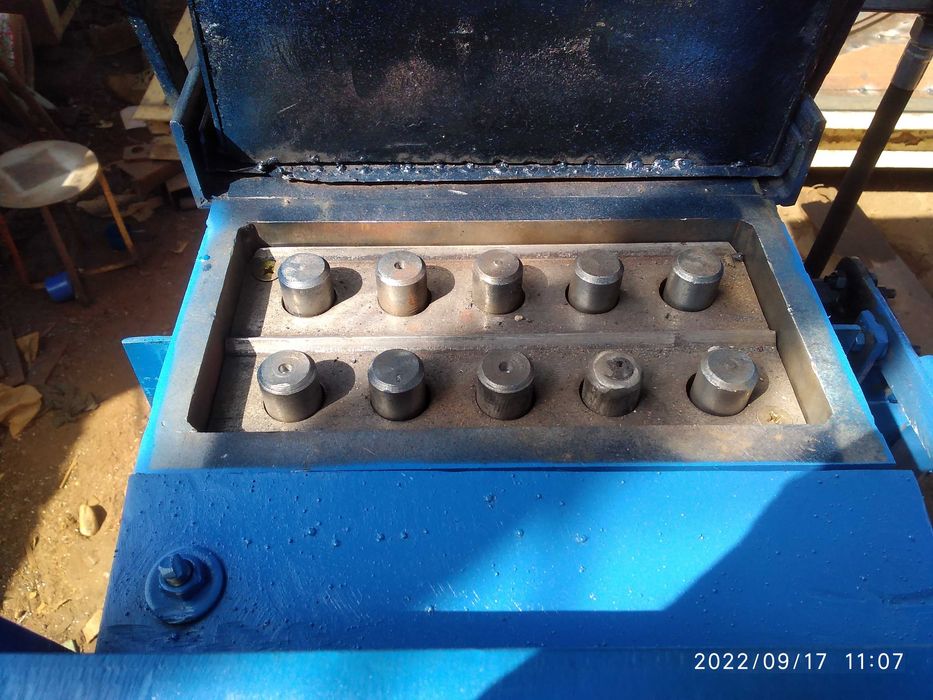 Продам   гидравлический  станок кирпича