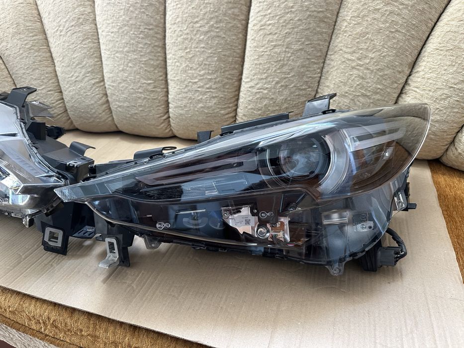 Faruri, Far stanga / Far dreapta Mazda CX5 2017-2021