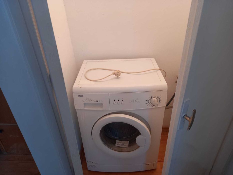 Inchiriez apartament doua camere, decomandat, etaj 1, zona Torontalului, vis-a-vis de Vox ! 0734 662 881