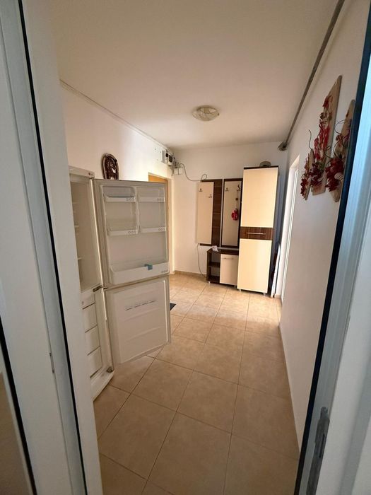 Inchiriez apartament 2 camere decomandat