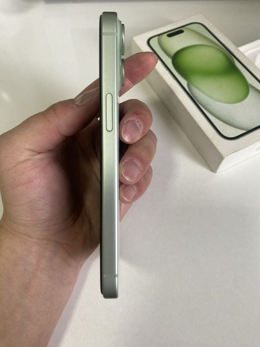 iPhone 15 128GB green
