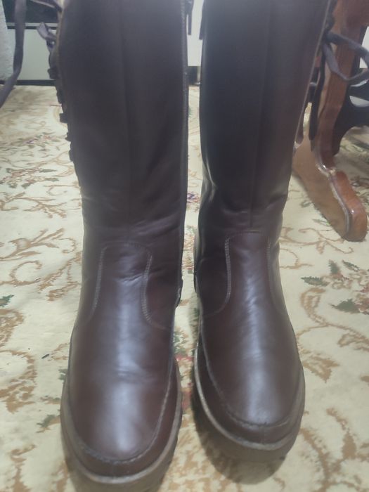 женские кожаные ботинки ,привозные очень теплые.