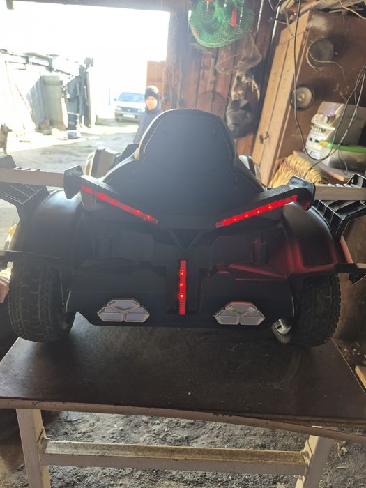 Продам  детский электромобиль