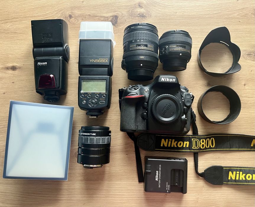 Nikon D800 full-frame + 2 obiective Nikon + blitz + tuburi macro Kenko + geantă