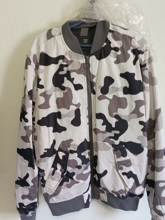 Куртки, бомбер хаки, джинсовка.