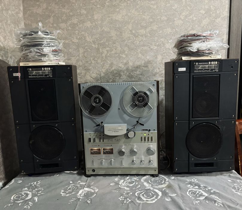 Ретро магнитофон с колонками + катушки (рабочий)