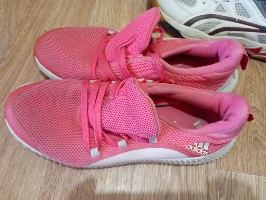 Срочно продам оригинал красовки размер 37