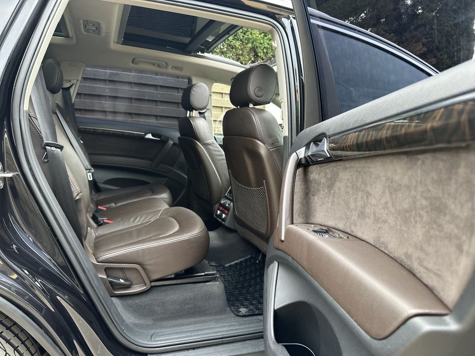 Audi Q7   2015/7 Fabricatie  • 7 Locuri  •Panorama   •3.0TDI 245cp  •Full Chrome•Tapiterie Piele•Camera spate•Clima 4x zone •Carte service