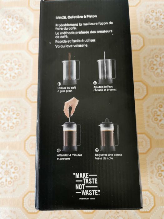 Vand cafetiera cu piston marca Bodum, 1l, noua,pret 130 lei!