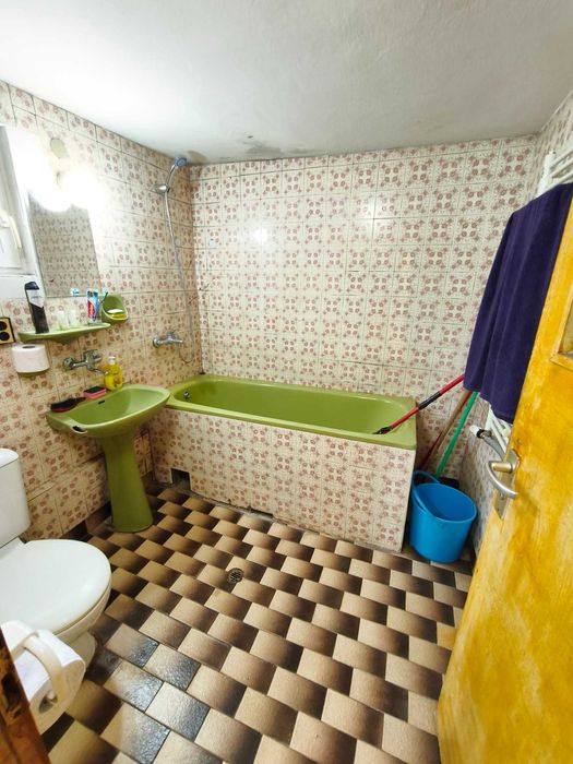 Продавам къща в гр. Перник кв. Клепало