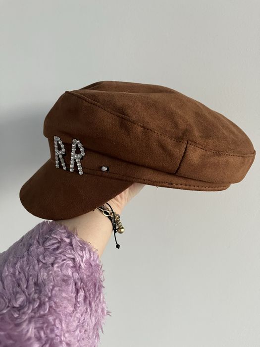 Дамска шапка в кафяво