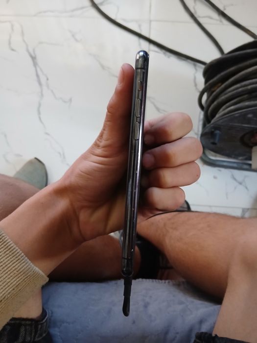 Vând iphone 11 pro pentru piese