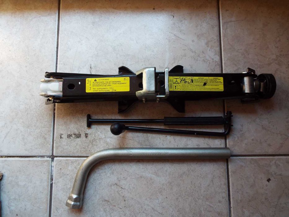 vand  cric si cheie  roti original audi A4b8,b9,A5 pret 200lei