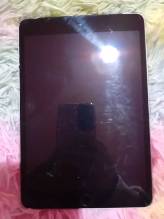 Vand ipad model a1600 pentru piese
