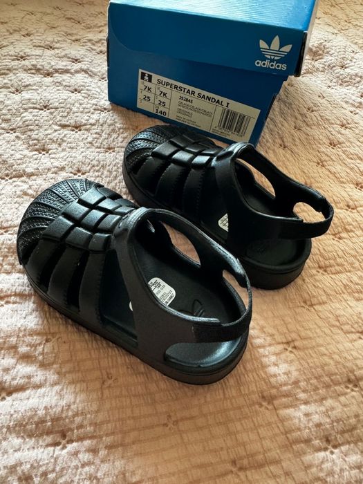 Десткие сандалии adidas