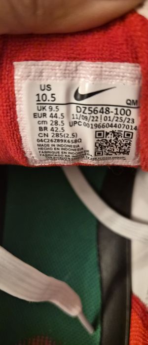 Спортни кецове Nike.