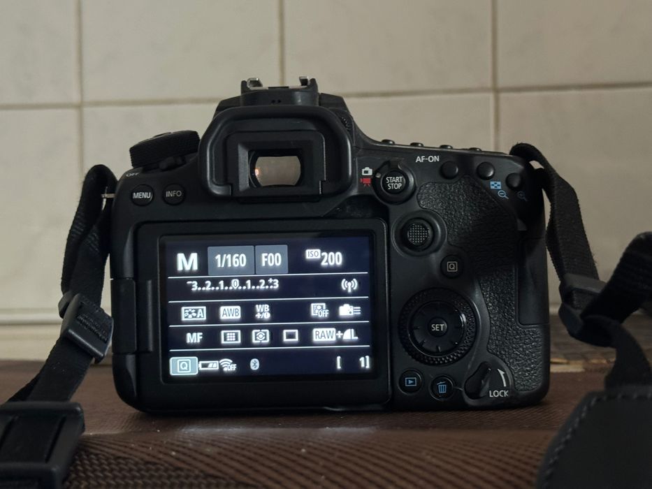 Canon EOS 90D + Canon EF-S 18-135mm IS USM – Excellent Condition