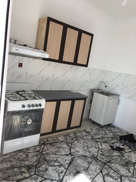 Kvartira sotiladi. Musaffo maskan navostroyka. 39m²