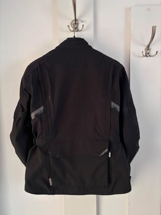 Vând costum moto dama de textil in stare perfectă