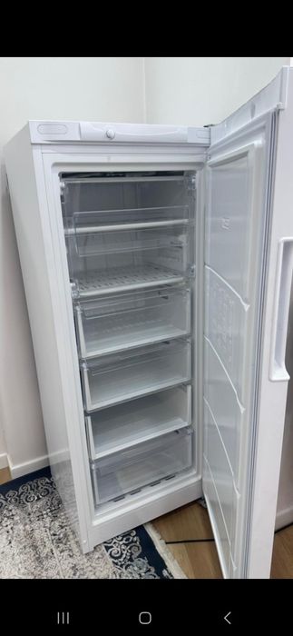 Продам морозильник Indesit