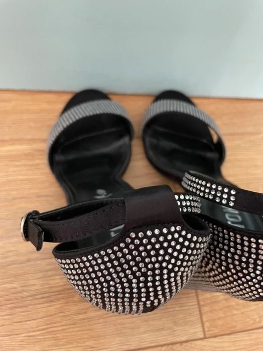 Sandale cu toc gros si strasuri 38