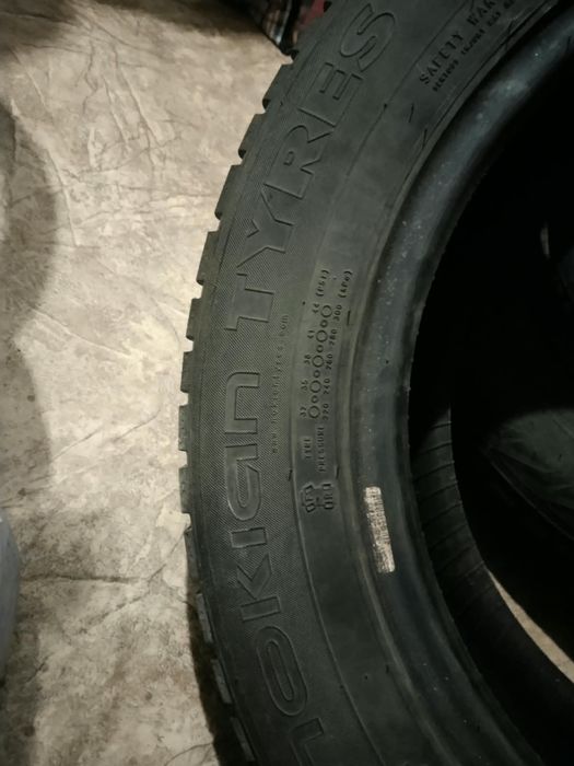 Продам 4 шипованых резины нокиан
