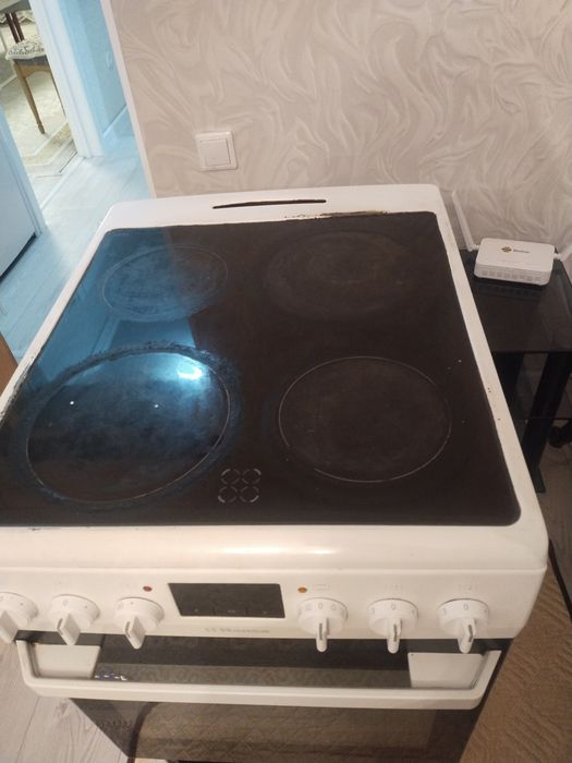 Продам электроплиту Hansa