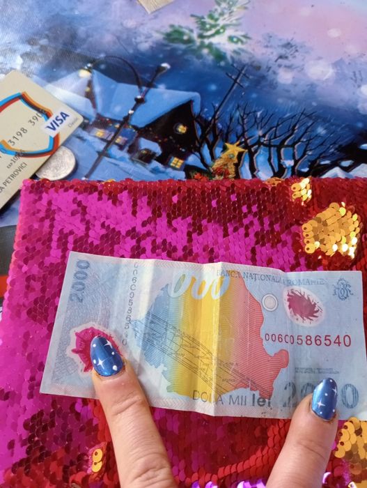 Bancnotă din 2000 cu Eclipsa și monede f vechi