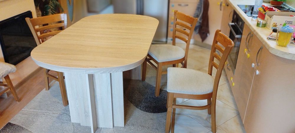 трапезна . маса.