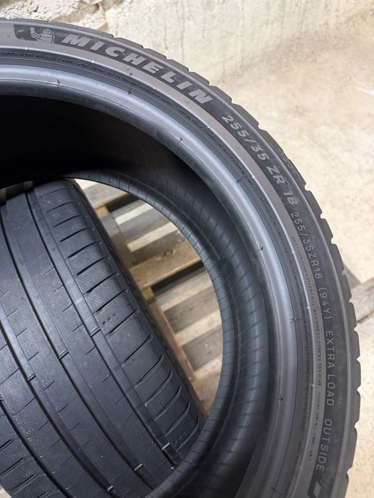 255/35/18 Michelin 2бр дот23