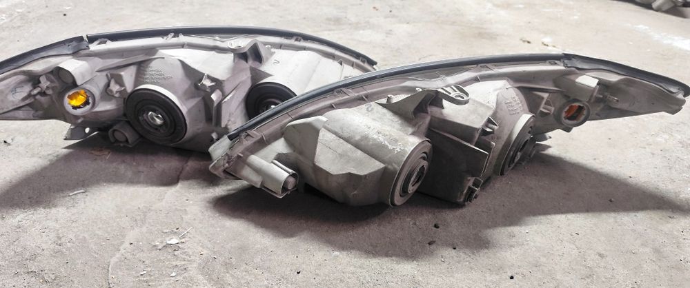 Продам фары на Камри 30. Оригинал.