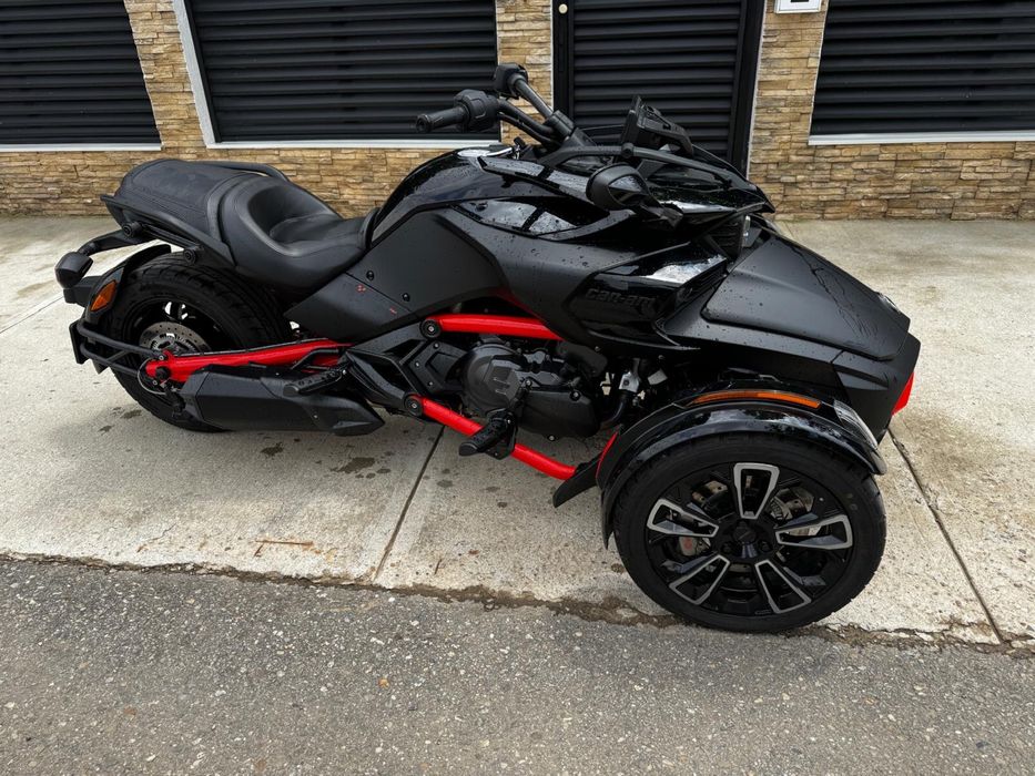 Vând Can-Am Spyder
