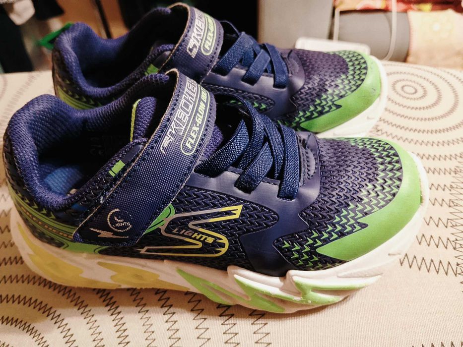 светещи маратонки Skechers