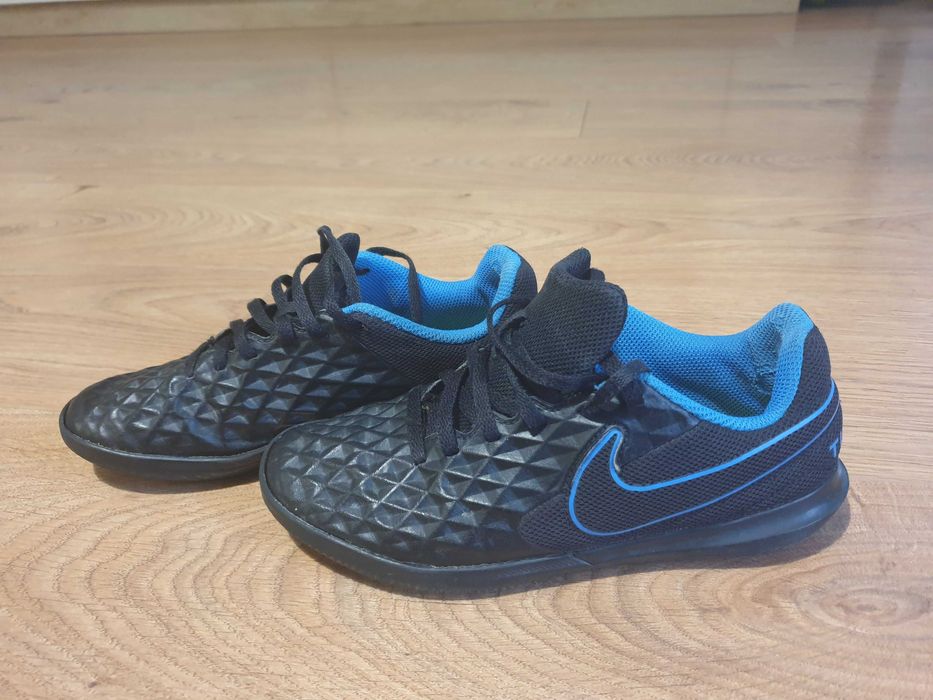 Детски спортни обувки