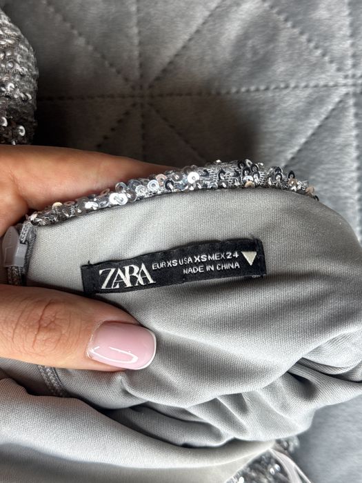 Ефектна рокля Zara