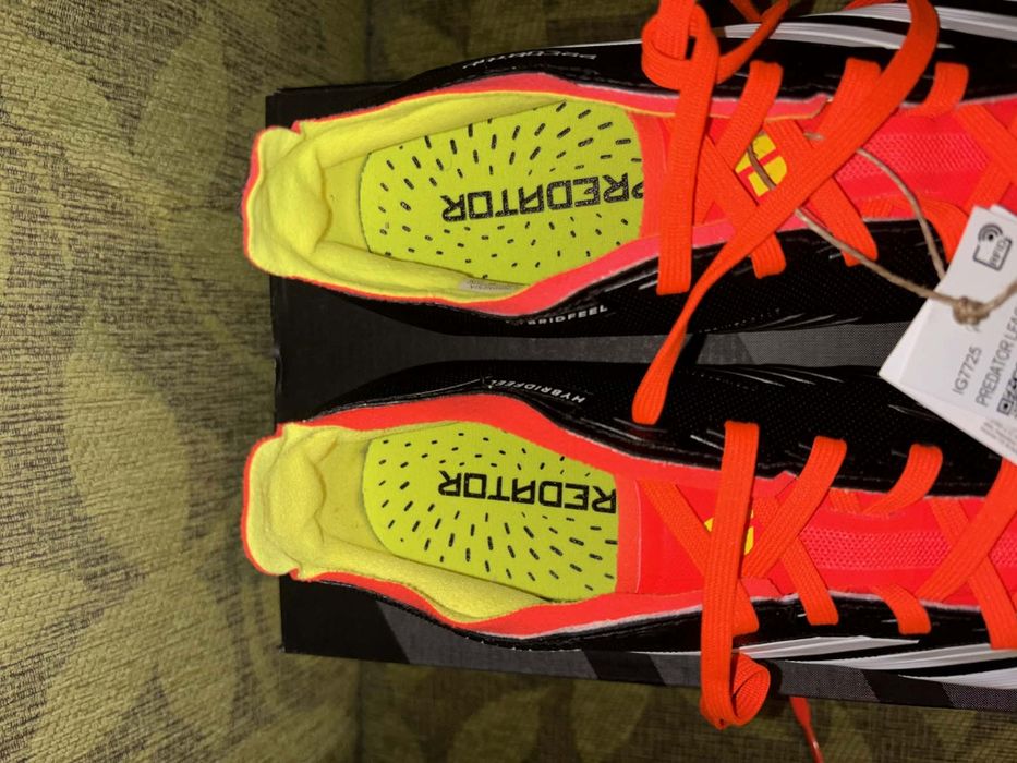 Нови футболни обувки Adidas Predator league  MG
