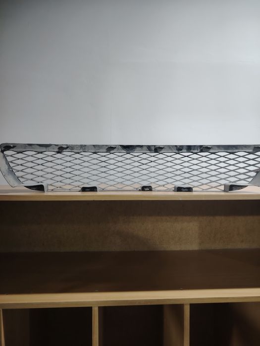 Продам бампер  на авто Мазда 3