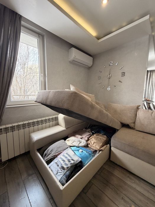 Ъглов диван с функция сън и ракла