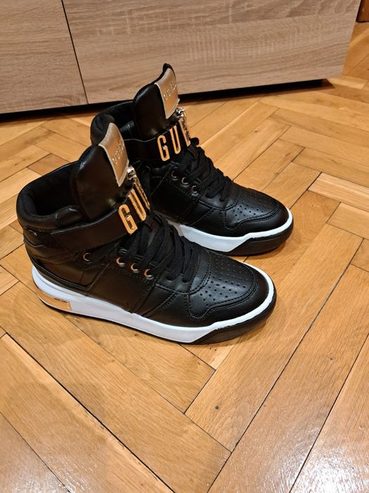 Нови дамски боти Guess