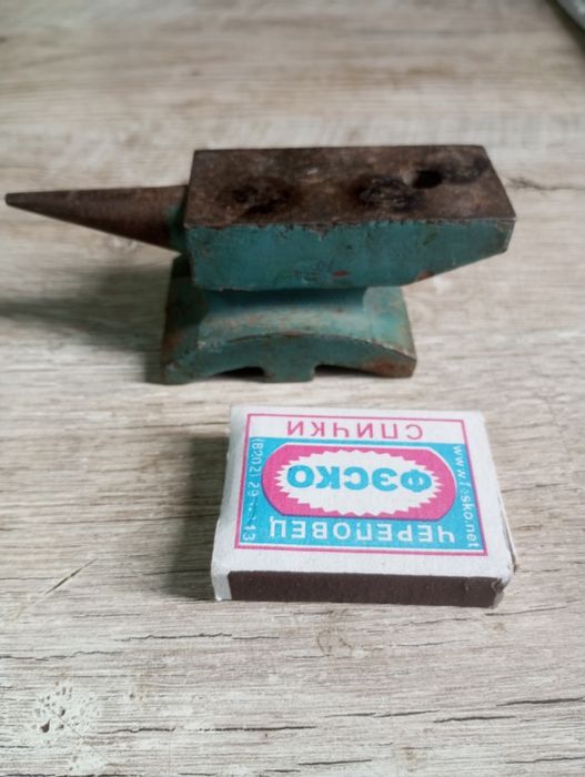 Тиски и мини наковальня