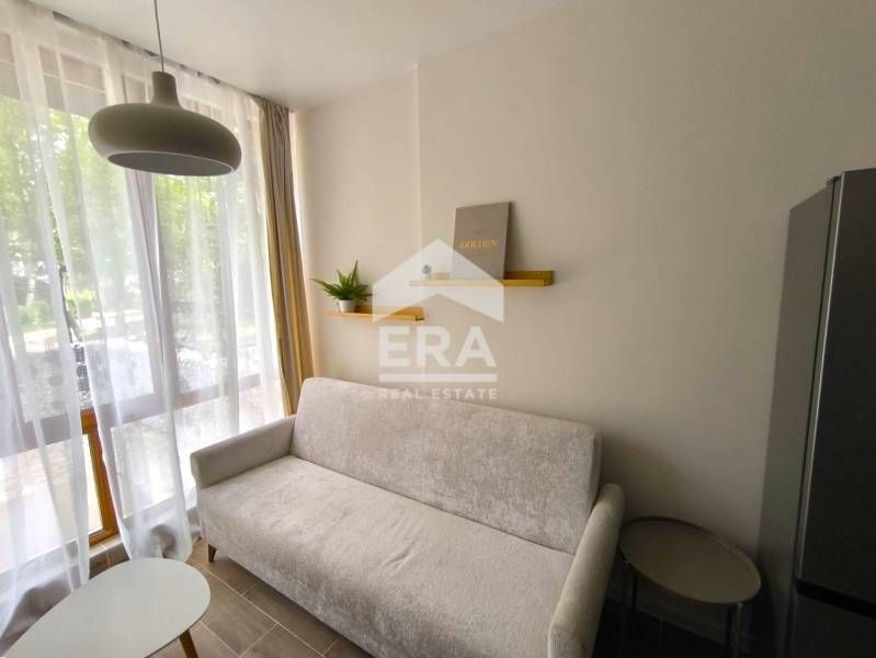 Слънчев и модерно обзаведен двустаен апартамент в затворен комплекс в