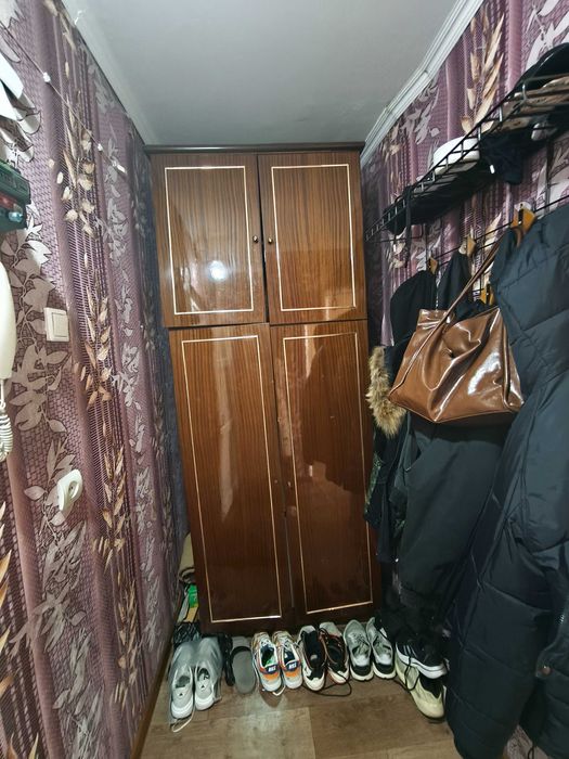 продам 1 комнатную момышулы 40а