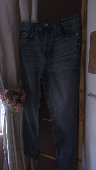 Дънки на марката Guess нови