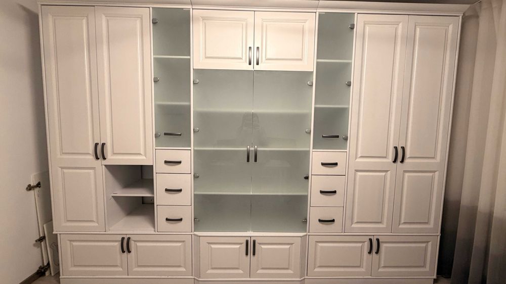 Mobila lemn masiv alb vopsit