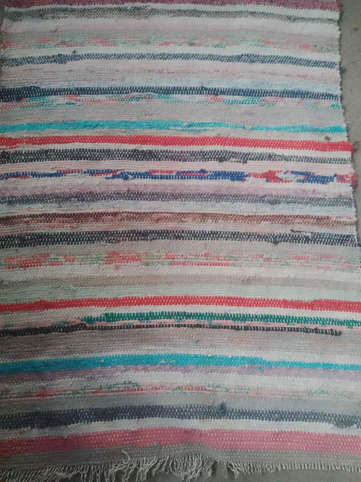 Covor țesut de mână.