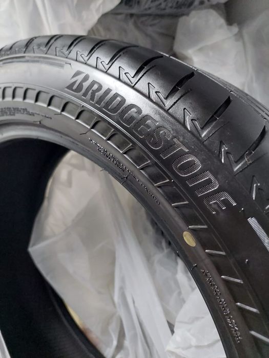 Шины Bridgestone 235/50/20