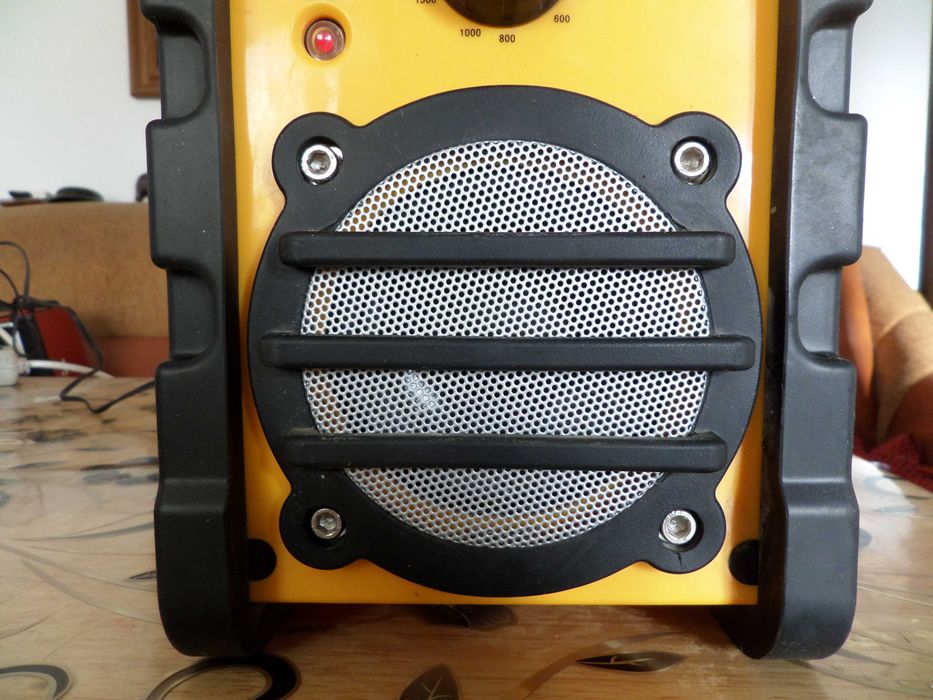 Radio santier Clatronic la priza si pe baterii foarte bun