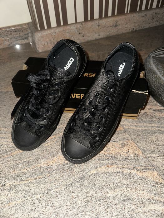 Converse negri piele