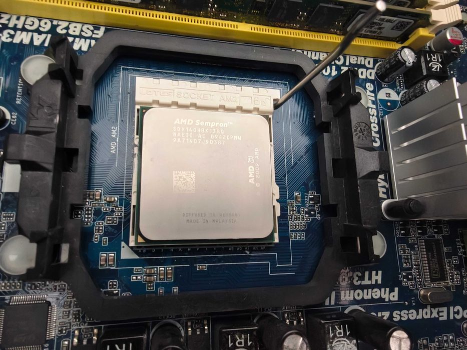 Procesor AMD Sempron 140 SDX140HBK13GQ socket AM3 AM2+ AM2. Impecabil!